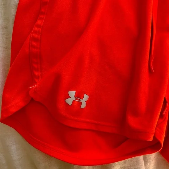 Women’s UA shorts - Picture 5 of 8